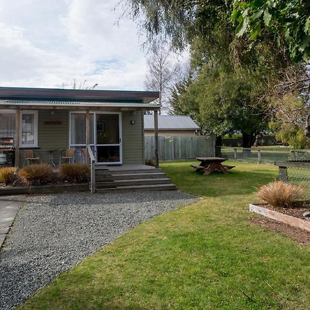 Accommodation Fiordland The Bach - One Bedroom Cottage At 226B Milford Road テアナウ エクステリア 写真