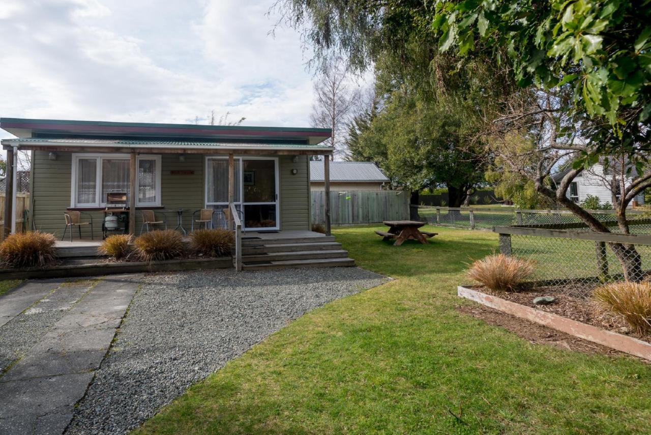 Accommodation Fiordland The Bach - One Bedroom Cottage At 226B Milford Road テアナウ エクステリア 写真