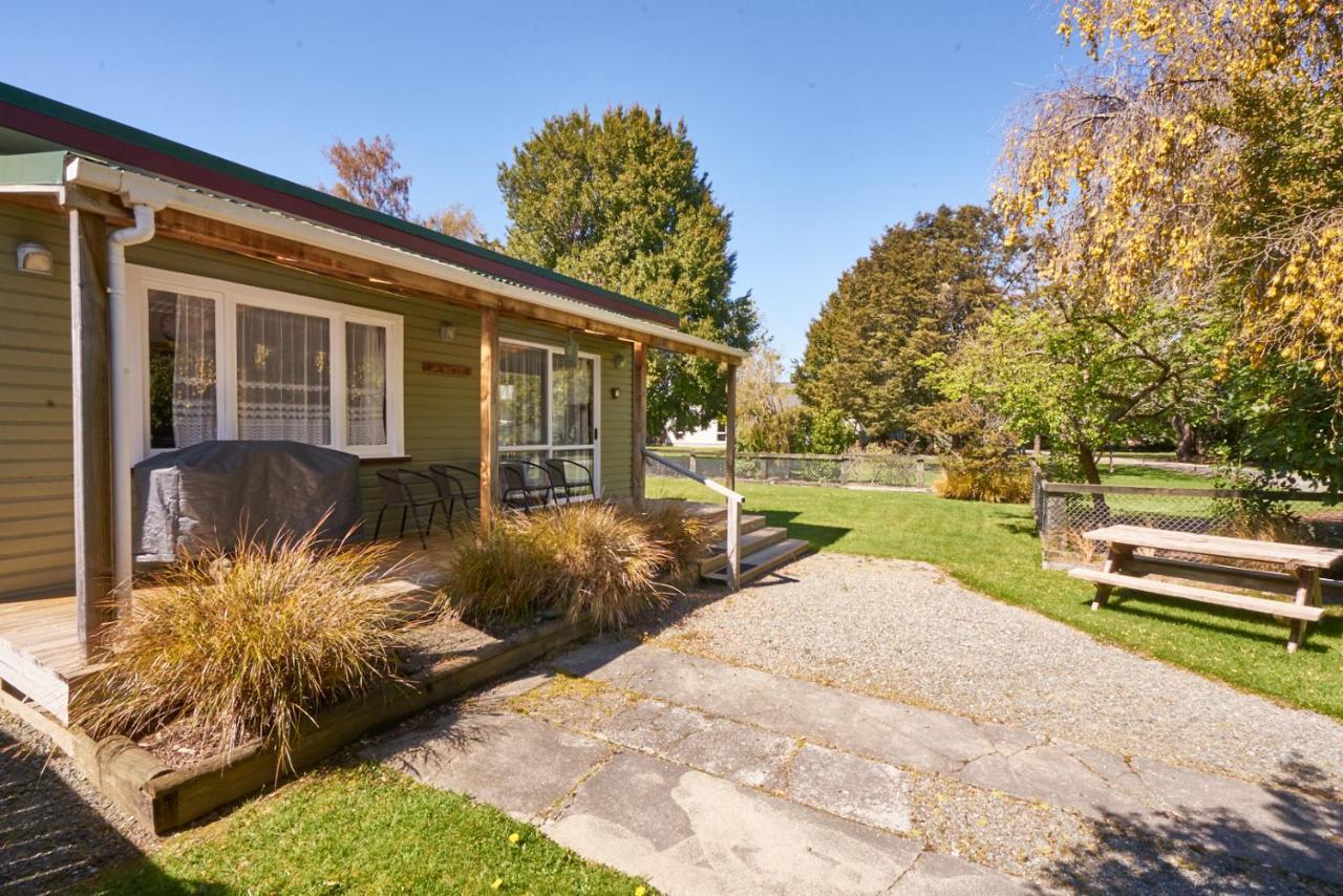 Accommodation Fiordland The Bach - One Bedroom Cottage At 226B Milford Road テアナウ エクステリア 写真