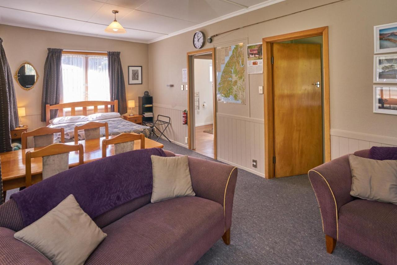 Accommodation Fiordland The Bach - One Bedroom Cottage At 226B Milford Road テアナウ エクステリア 写真